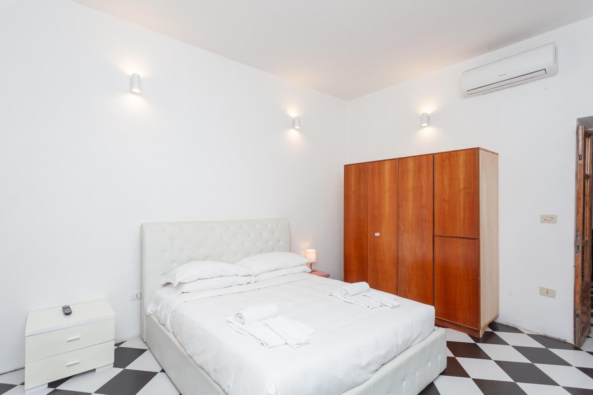 Palazzo Sant'elena - By Openroma * Rom