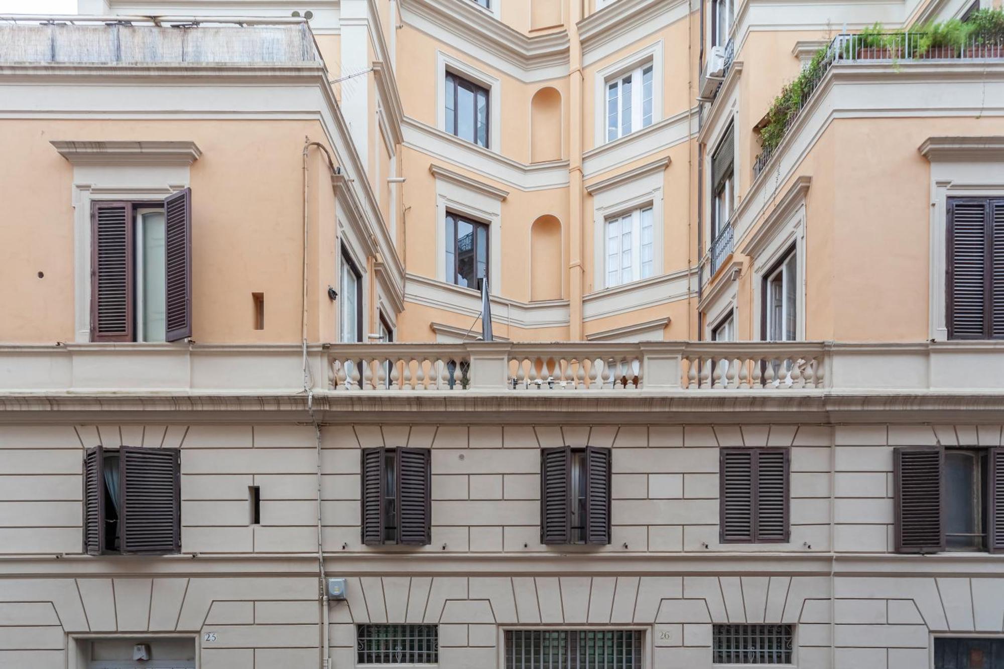 Apartment Palazzo Sant'elena - By Openroma *