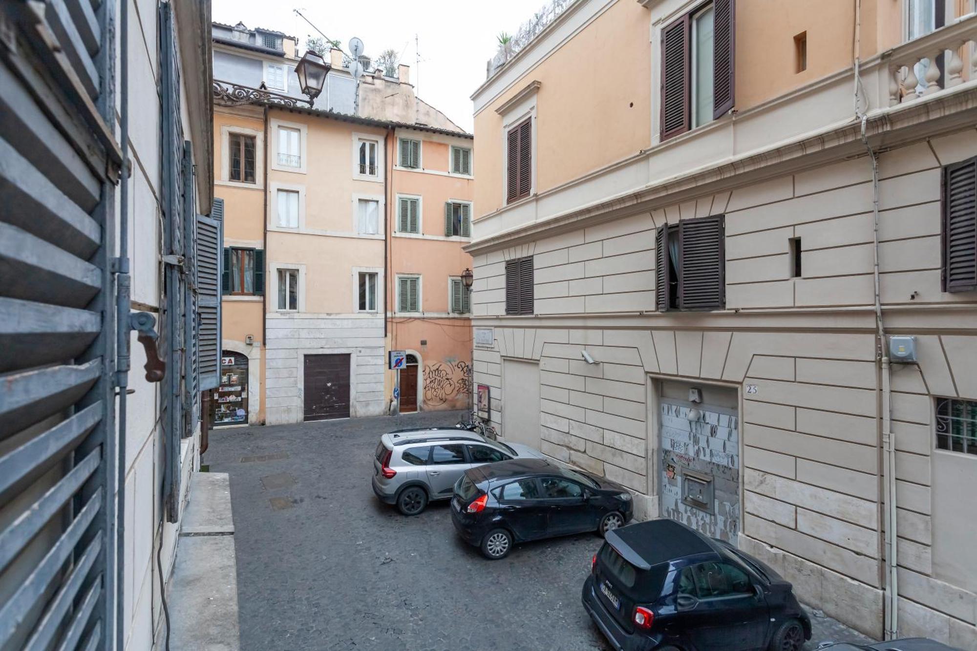 Apartment Palazzo Sant'elena - By Openroma *